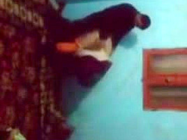 اخ يزنق اخته المحجبه فى اوضه على السطوح1