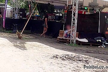 Chap copulates hawt non-professional outdoor POV at music festival