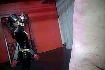 Femdom mistress Bella Blackheart a seductive bullwhipping