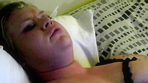 Izzy entertaining on Chaturbate