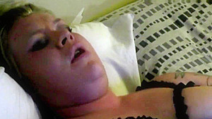 Izzy entertaining on Chaturbate