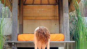 Lusty girlfriend caprice is sitting on her fake penis