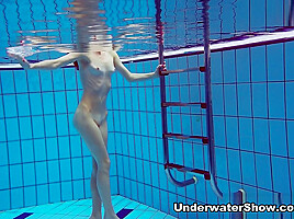 Martina Video - UnderwaterShow