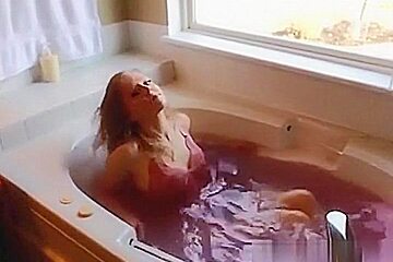 My merry dark brown girlfriend can't live without to fuck in the bath