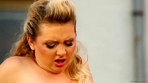 Queening plumper getting eaten out