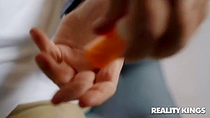 Ricky Disturbs Blonde Milf Stepmoms Porn Shoot - Ryan Conner And Ricky Spanish