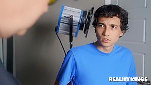 Ricky Disturbs Blonde Milf Stepmoms Porn Shoot - Ryan Conner And Ricky Spanish