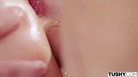 Squeezing It In With Leah Lee