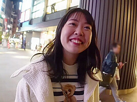 明るく嬉しそうにパフェを食べるお目目クリックリの元気な巨乳天然娘は、ホテルに入ると男の目をジーっと見つめてセックスする恥ずかしがり屋のウブ娘でした 【初撮り】ネットでAV応募→AV体験撮影 2187