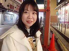 明るく嬉しそうにパフェを食べるお目目クリックリの元気な巨乳天然娘は、ホテルに入ると男の目をジーっと見つめてセックスする恥ずかしがり屋のウブ娘でした 【初撮り】ネットでAV応募→AV体験撮影 2187